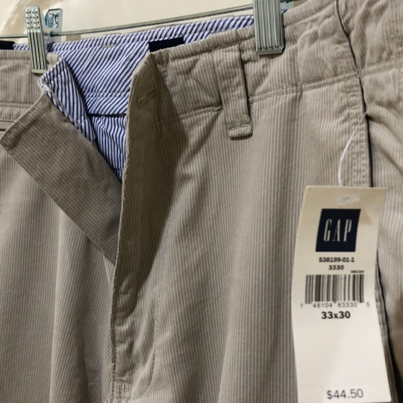 NWT GAP PANTS KHAKI SIZE 33W x 30L. - Picture 4 of 4